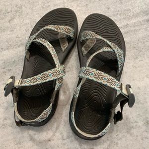 Women’s Chacos size 10. Great condition!